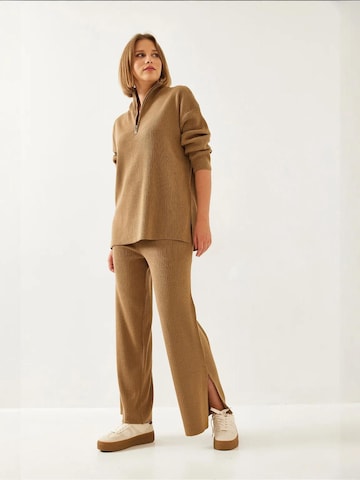 Completo pantalone di Bianco Lucci in beige