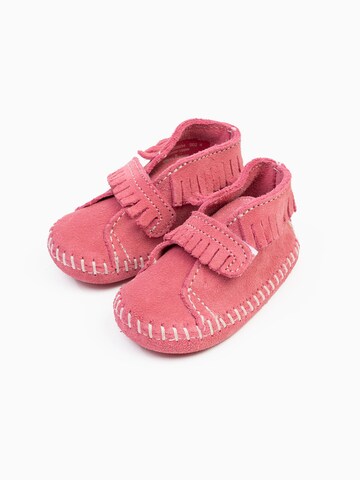 Minnetonka Kozačky 'Front Strap' – pink