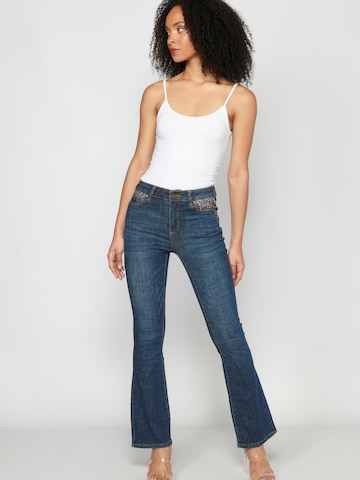 KOROSHI Flared Jeans i blå
