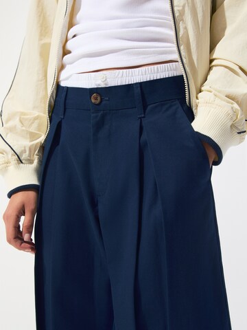 Pull&Bear Wide Leg Bukser med lægfolder i blå