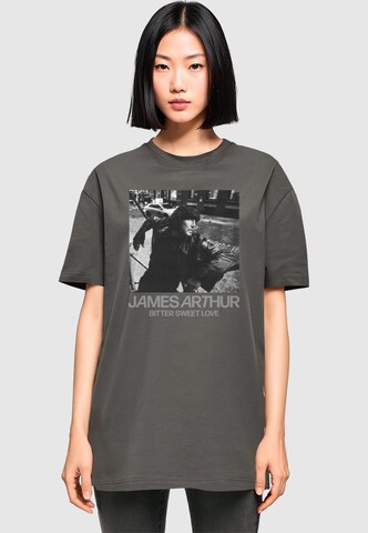 Merchcode T-Shirt 'James Arthur - Bitter Sweet Love' in Grau: Vorderseite