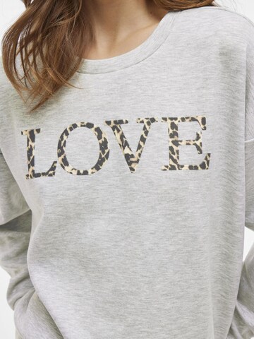 VILA Sweatshirt i grå