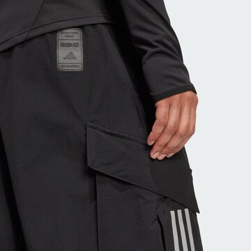 ADIDAS PERFORMANCE Loosefit Sportbroek 'Mercedes - AMG Petronas Formula One Team' in Zwart