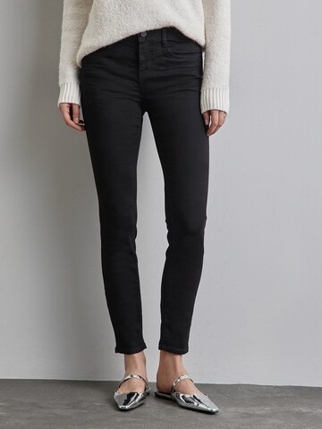 Slimfit Jeans 'QR York' de la STREET ONE pe negru