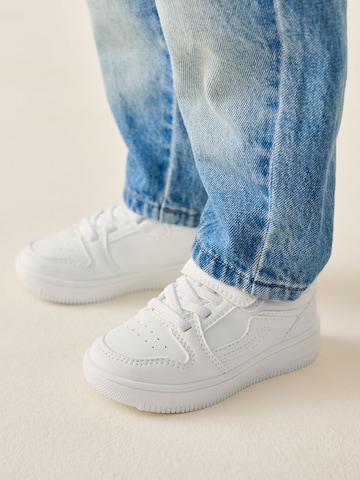 Baskets Next en blanc