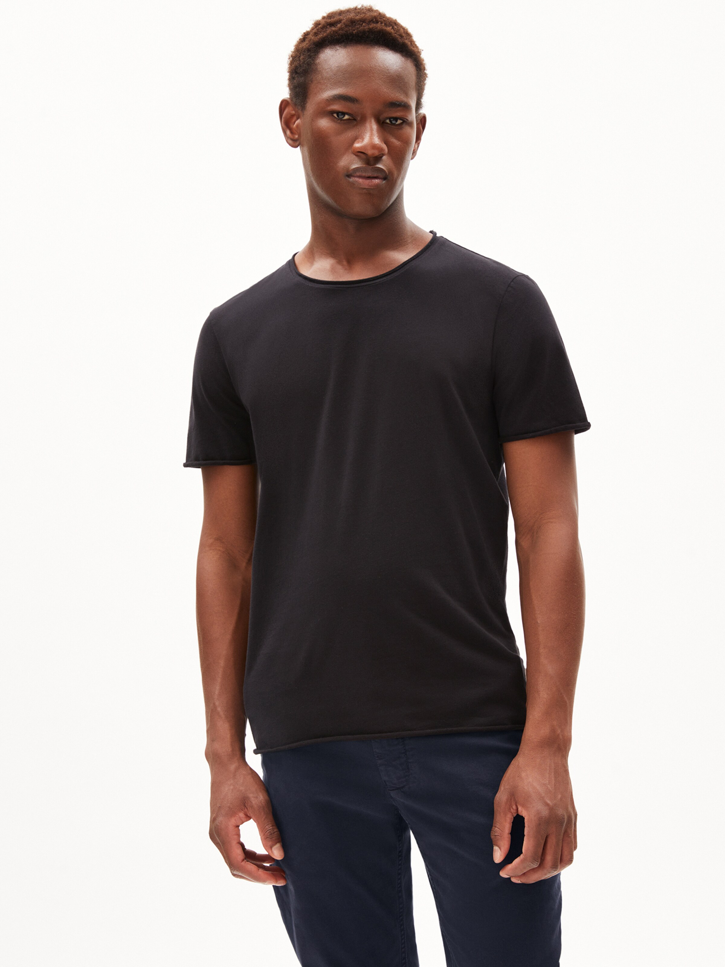 ARMEDANGELS T-Shirt ' JAAMES BRUSHED ' in Schwarz: Vorderseite
