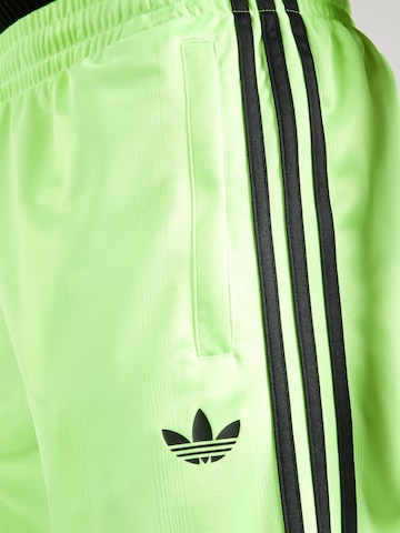 ADIDAS ORIGINALS Štandardný strih Nohavice - Zelená