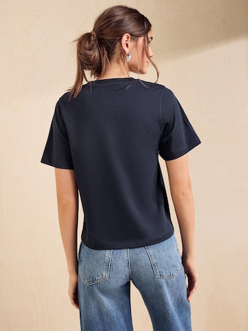 Friends Like These Shirt in Blauw
