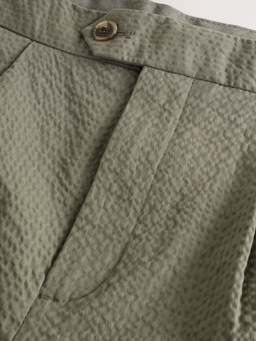 regular Pantaloni con pieghe di Next in verde