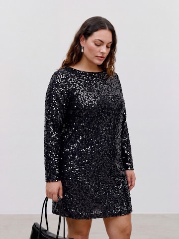 Vero Moda Curve Dress 'BELLE' in Black: front