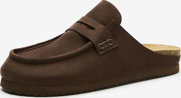 Bershka Pantofle – hnědá: přední strana