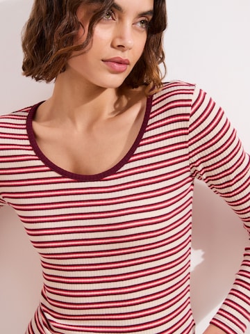 Friends Like These - Camisa em vermelho