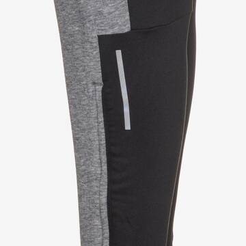 Slimfit Pantaloni sportivi di NIKE in grigio