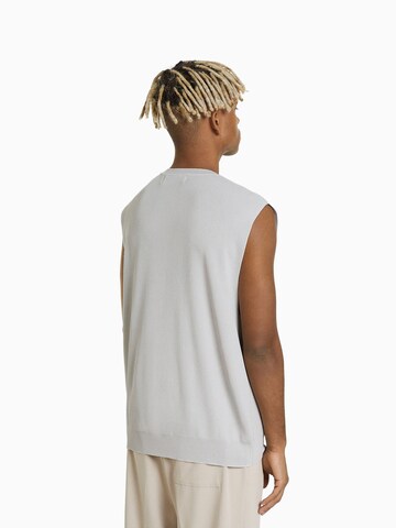 Pullunder de la Bershka pe gri