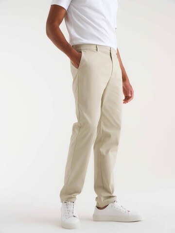 Regular Pantalon chino 'Jeremy' ABOUT YOU x Kevin Trapp en beige