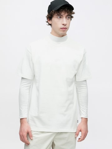 Nike Sportswear T-Shirt 'ESS' in Weiß