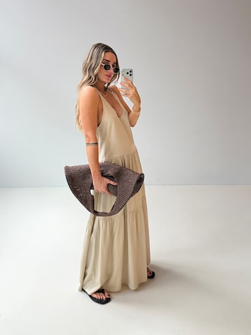 Robe Tatiana Zidekova en beige