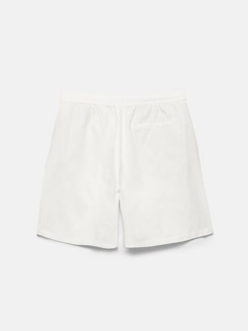 Pull&Bear Loose fit Trousers in White
