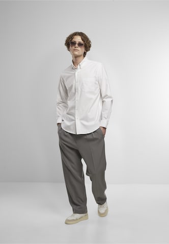 Coupe regular Chemise Urban Classics en blanc