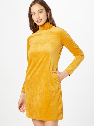 Trendyol Šaty – žlutá: přední strana