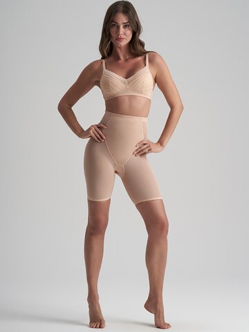 Pantalon modelant ' Powermesh High Waist Short ' Bye Bra en beige : devant