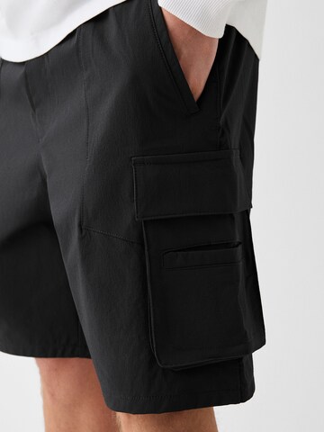 regular Pantaloni cargo di Bershka in nero