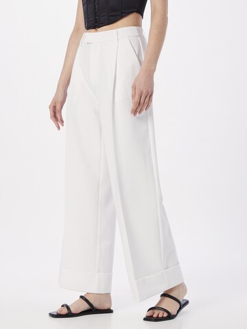 Gina Tricot Wide leg Pressveckad byxa 'Mille' i vit: framsida