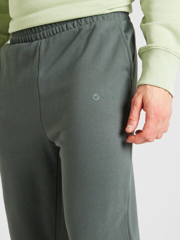 Tapered Pantaloni sportivi 'Jaiden' di Virtus in verde