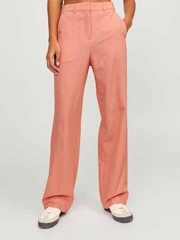 JJXX Loose fit Pleated Pants in Orange: front