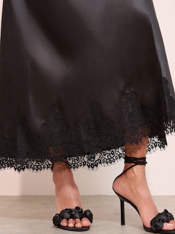 Friends Like These Rok in Zwart