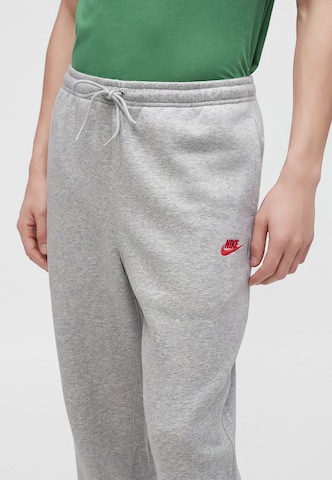 Nike Sportswear Tapered Nadrág 'CLUB' - szürke