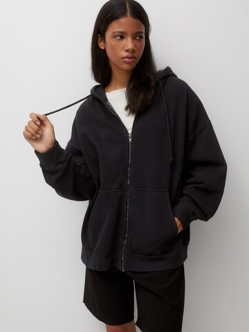 Pull&Bear Sweatjacke in Schwarz: predná strana