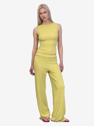 BROKE + SCHÖN Loose fit Pants 'Hose in Knitteroptik' in Green: front