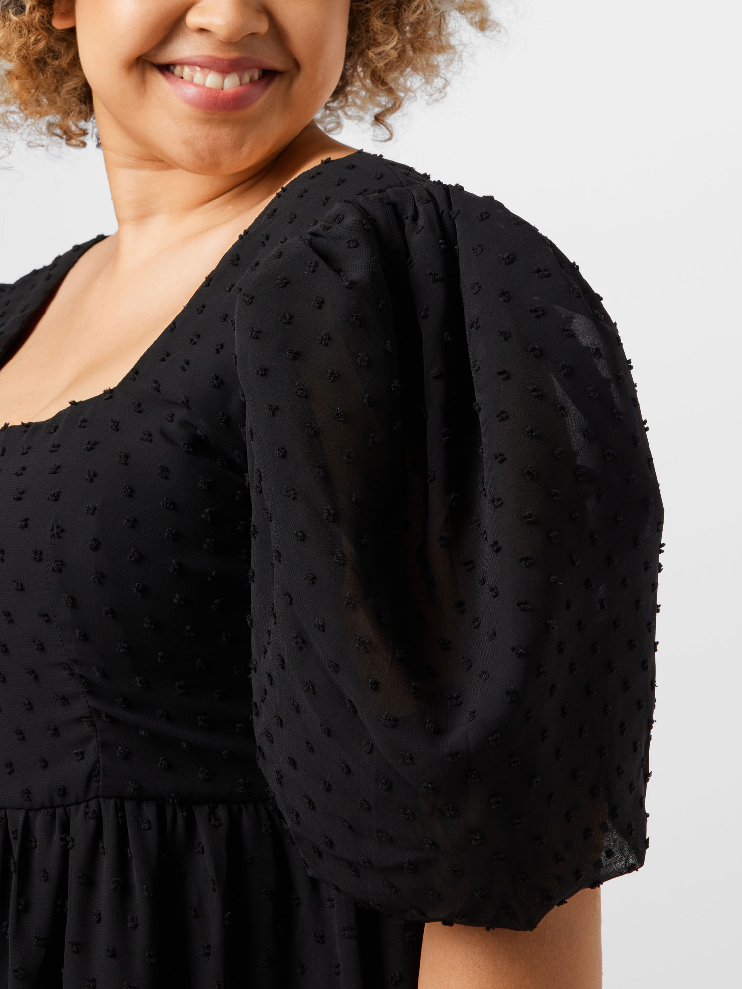 Missguided Plus Kleid in Schwarz Missguided Plus Kleid in Schwarz