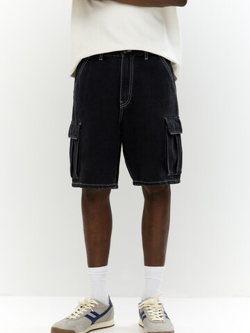 Pull&Bear Loosefit Cargojeans i svart: framsida