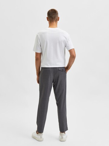 SELECTED HOMME Regular Trousers with creases 'Veik' in Grey