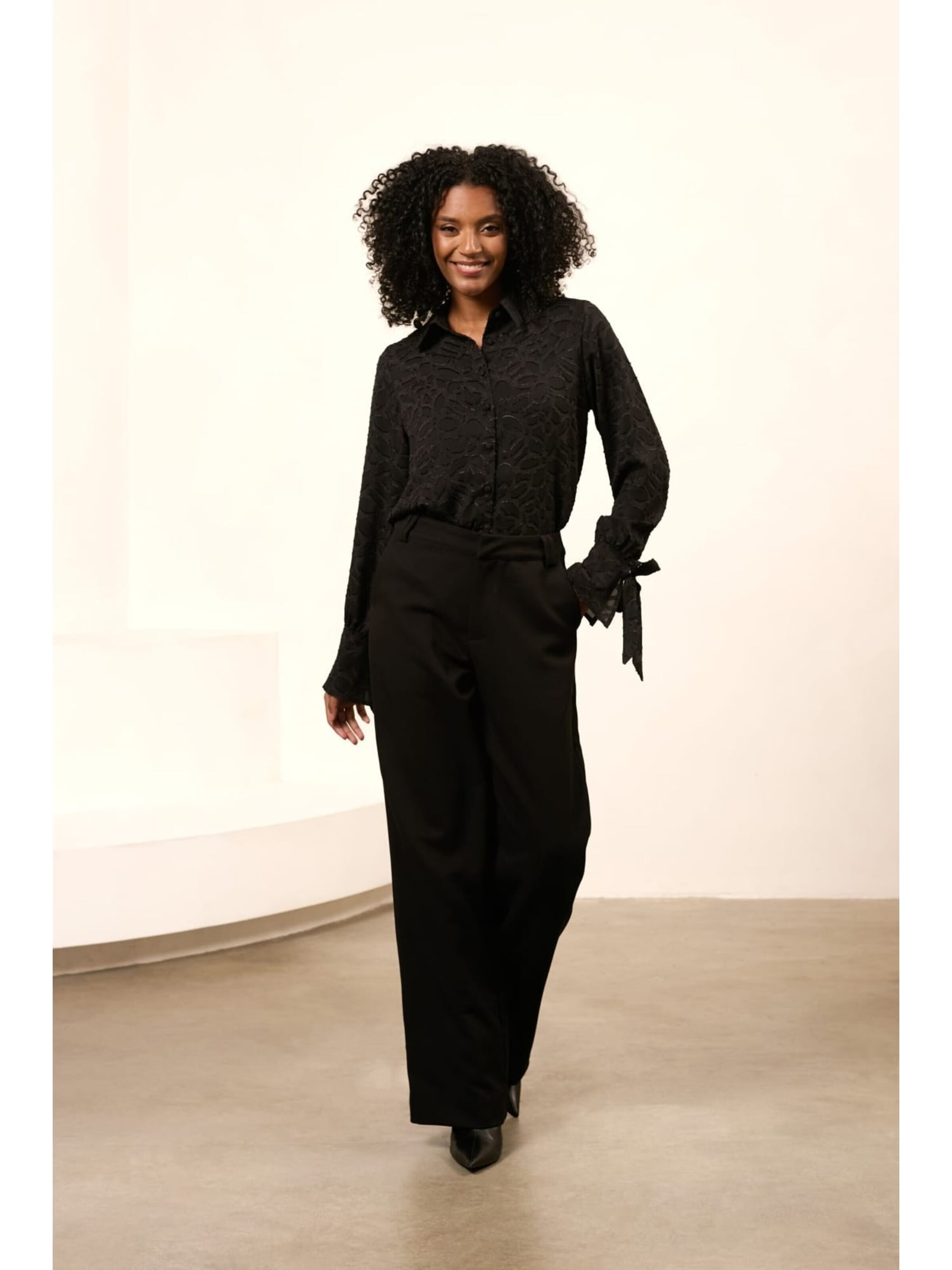 LOFTY MANNER Blouse 'QK08.1 - Blouse Mette' in Zwart