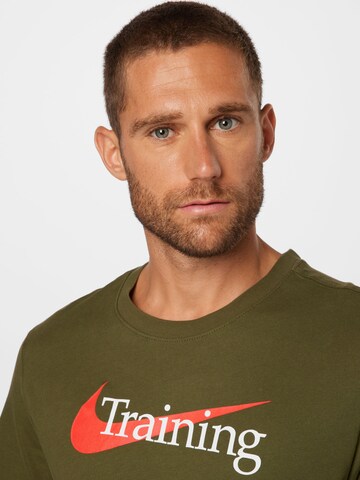 NIKE Regular Fit Sportshirt in Grün