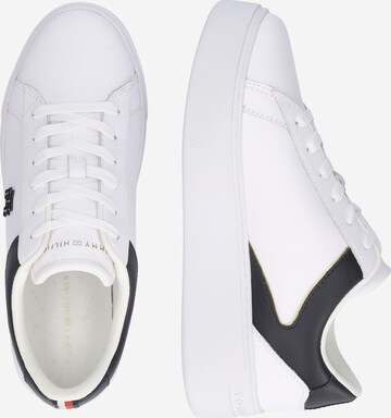 Sneaker low de la TOMMY HILFIGER pe alb