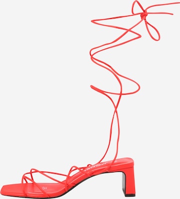 Sandalo di Monki in rosso