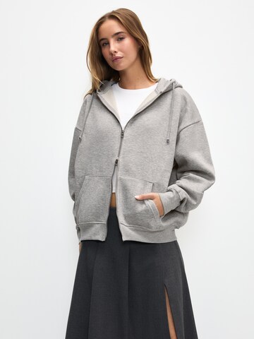 Pull&Bear Sweat jacket in Grey: front