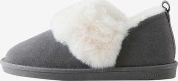 Next - Pantufa em cinzento: frente