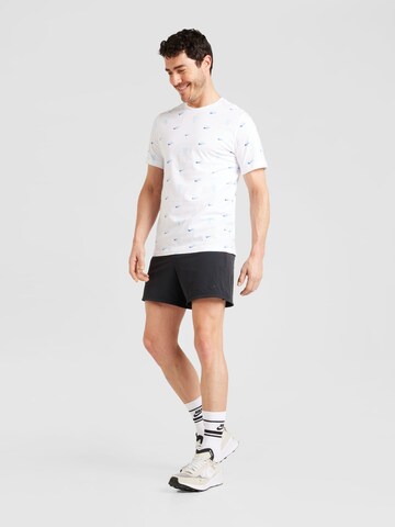 T-Shirt Nike Sportswear en blanc