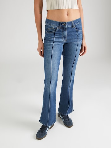 GERRY WEBER Flared Jeans in Blauw: voorkant