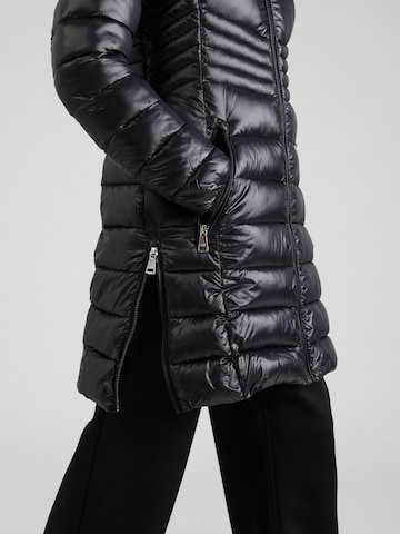 Palton de iarnă de la DKNY pe negru