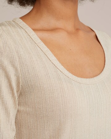 T-shirt WE Fashion en beige