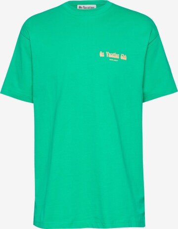 On Vacation Club Shirt 'Beach day' in Green: front