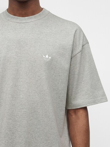 ADIDAS ORIGINALS - Camisa 'ESS' em cinzento