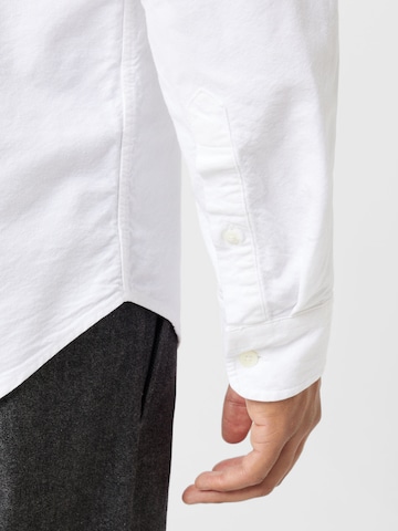 NN07 - Ajuste regular Camisa 'Arne' en blanco