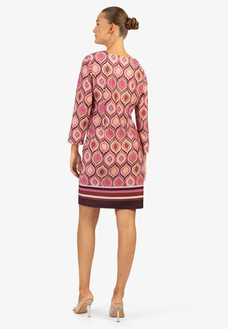 Rochie de la APART pe roșu